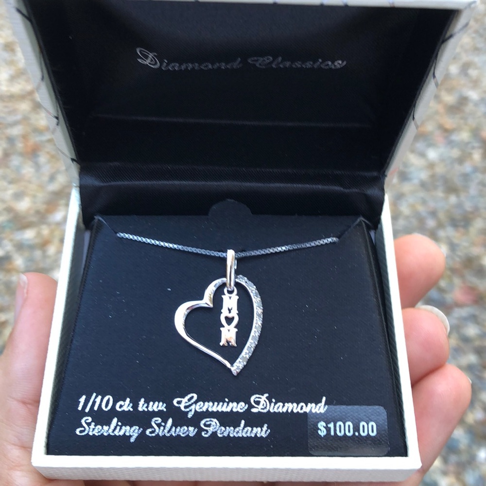 Mom diamond heart pendant